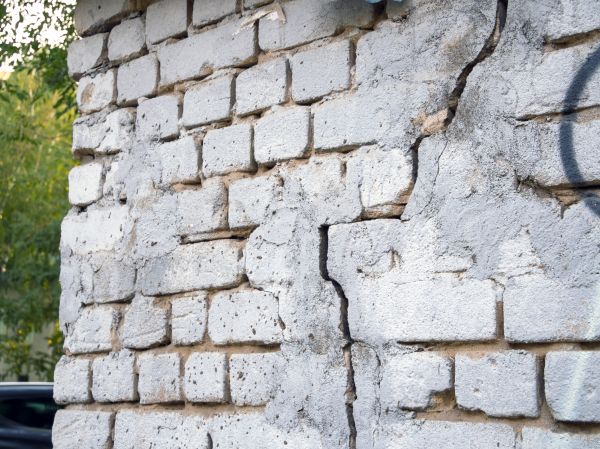 Cracked Brick Wall Repair in Lake Stevens